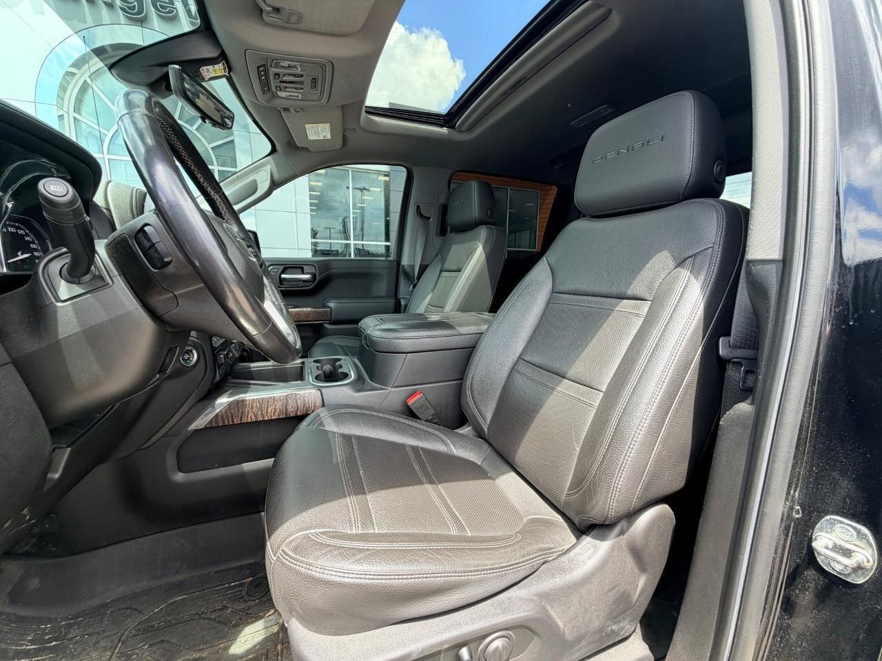 2020 GMC Sierra 1500 4WD Crew Cab 147  Denali Photo