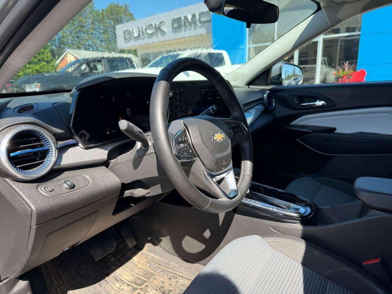 2024 Chevrolet Trax ALL WEATHER MATS. LT CONVENIENCE PKG. CHEVY SAFETY ASSIST PKG. Photo