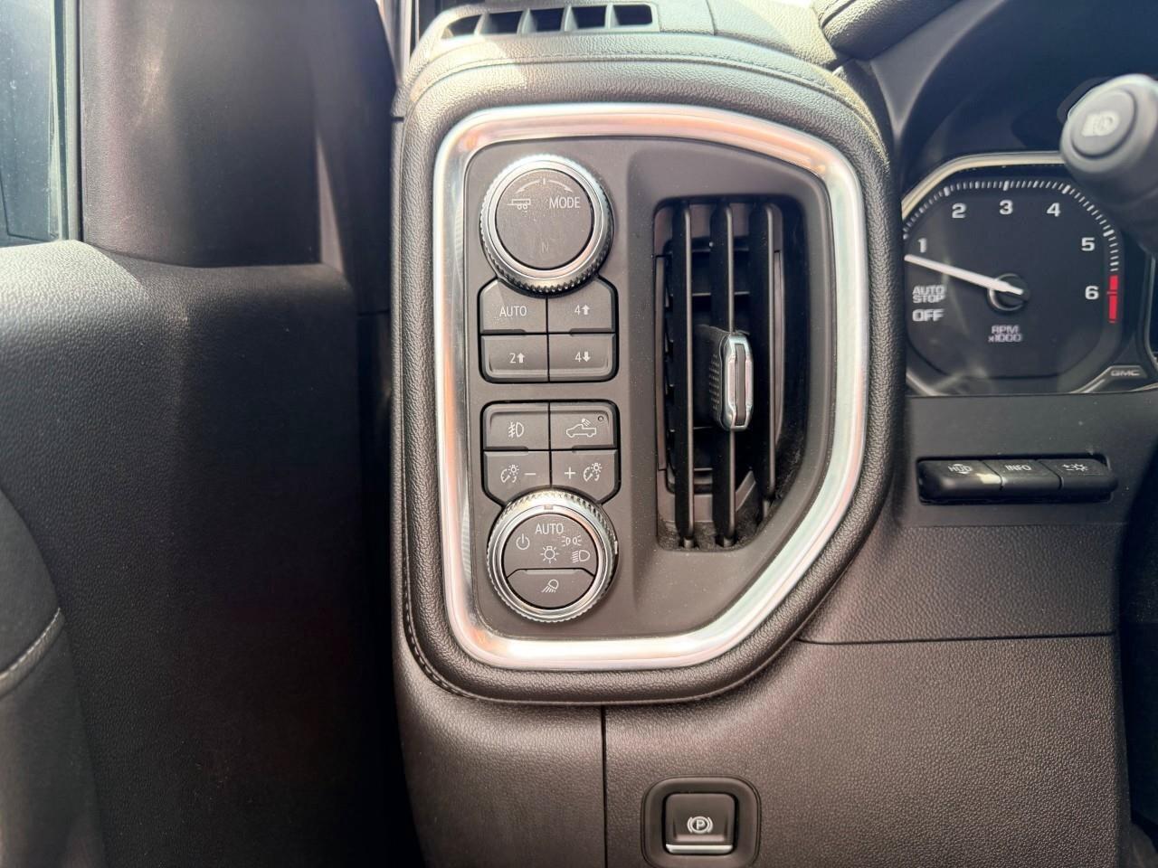 2020 GMC Sierra 1500 4WD Crew Cab 147  Denali Photo