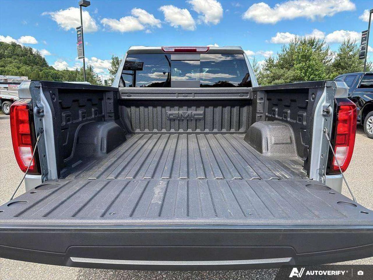 2025 GMC Sierra 1500 Trailer Brake Controller   Remote Start   Heated Seats   Heated Steering Wheel Photo