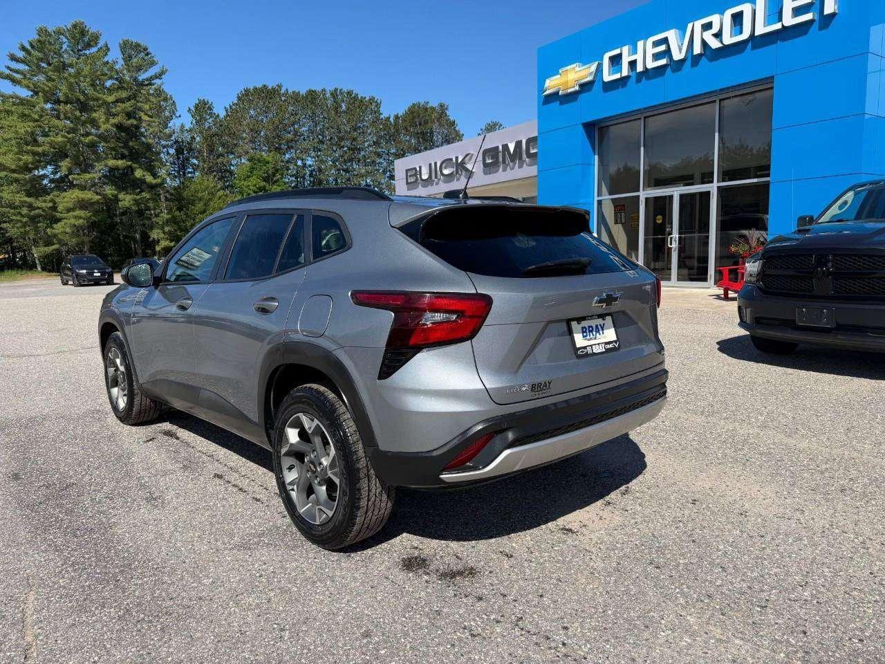 2024 Chevrolet Trax ALL WEATHER MATS. LT CONVENIENCE PKG. CHEVY SAFETY ASSIST PKG. Photo