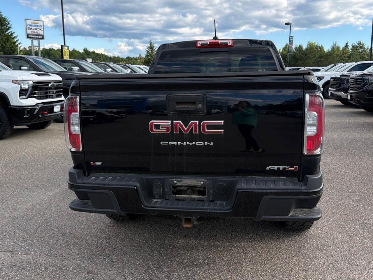 2022 GMC Canyon 4WD Crew Cab 141  AT4 w-Cloth Photo