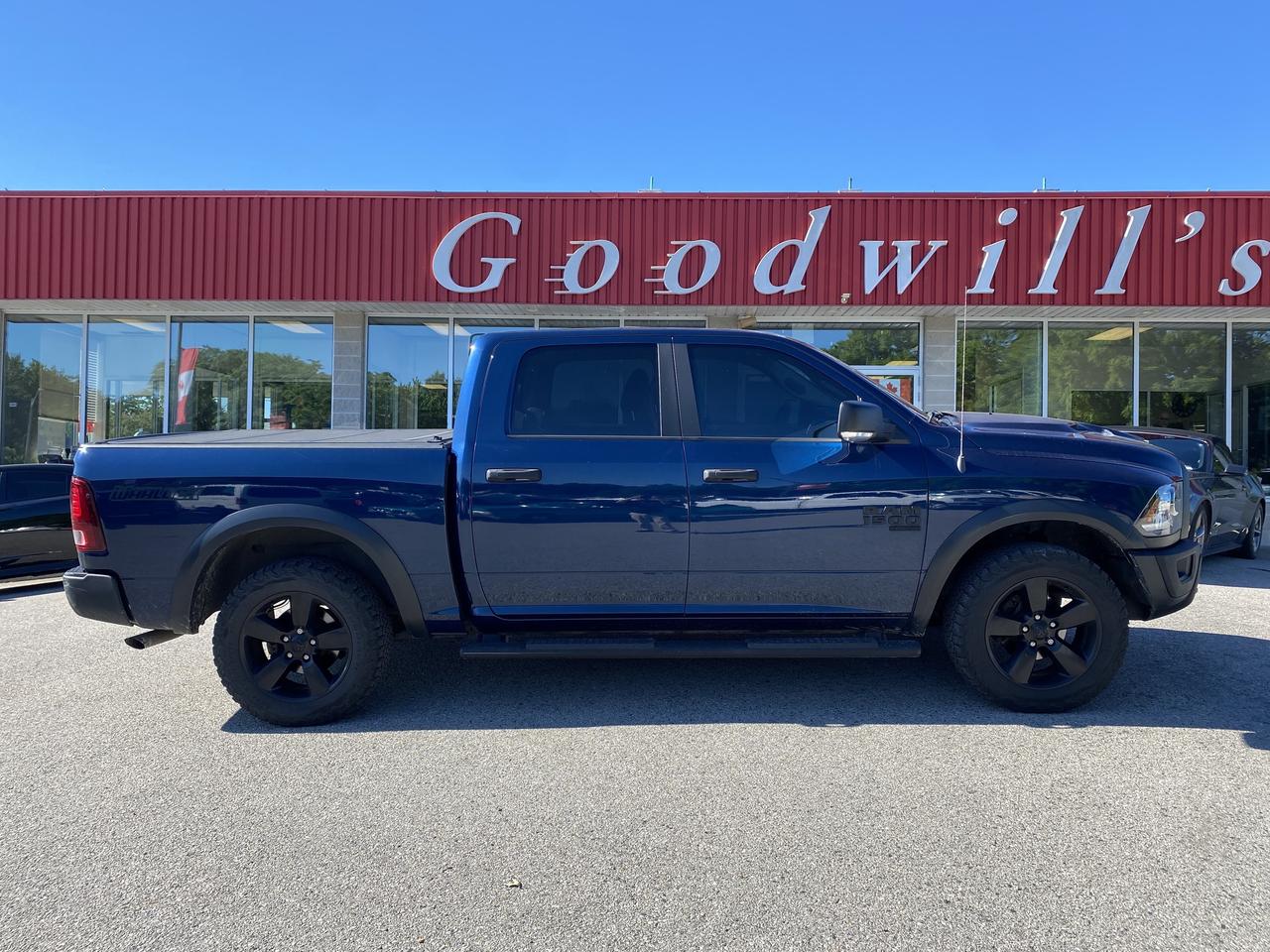 2020 RAM 1500 Classic WARLOCK, REMOTE START, POWER SEATS, 4X4! Photo0