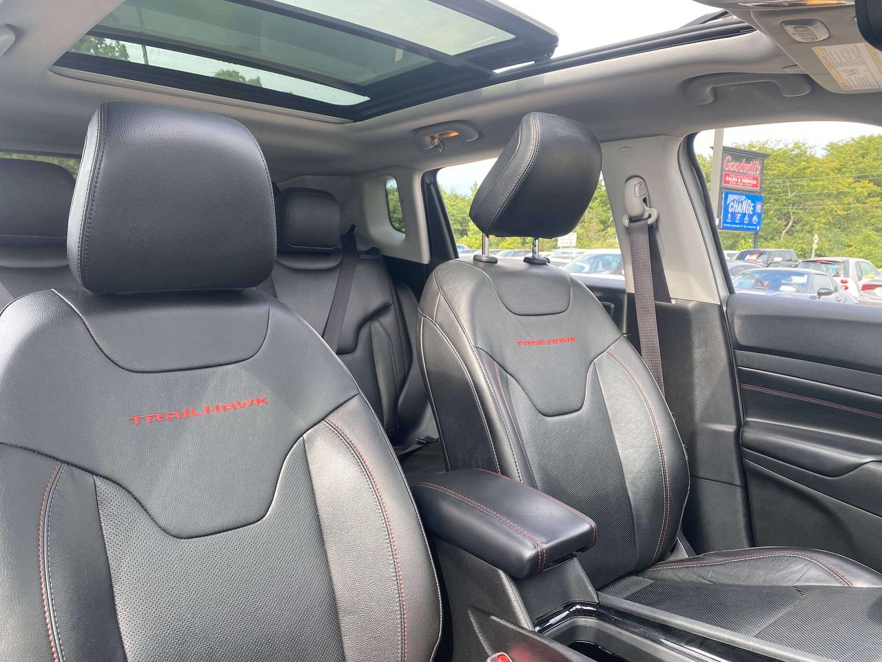 2022 Jeep Compass TRAILHAWK, SUNROOF, REMOTE START, LEATHER! Photo