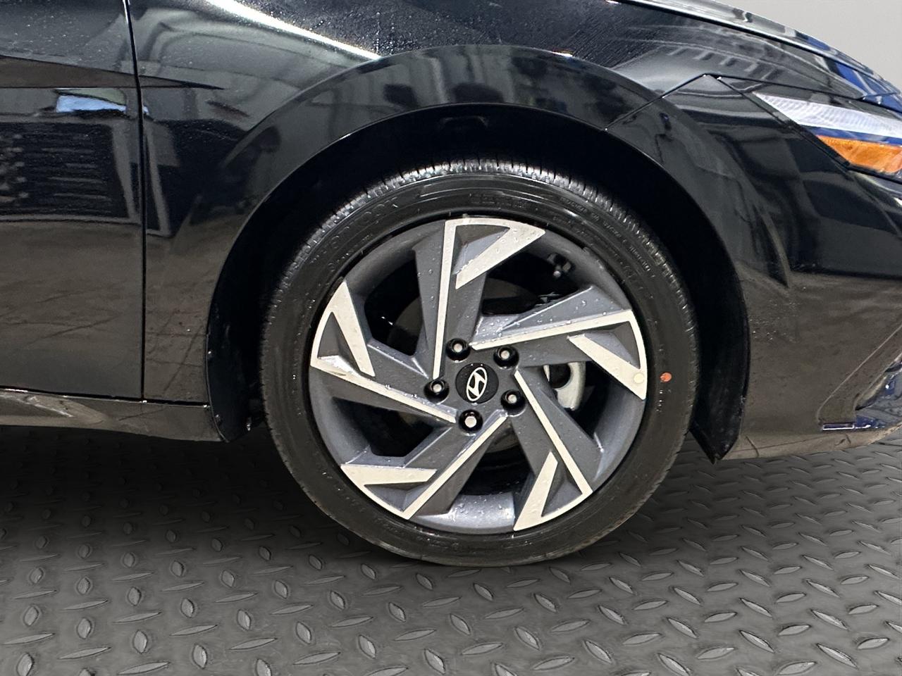2026 Hyundai Elantra Hybrid Luxury Photo1