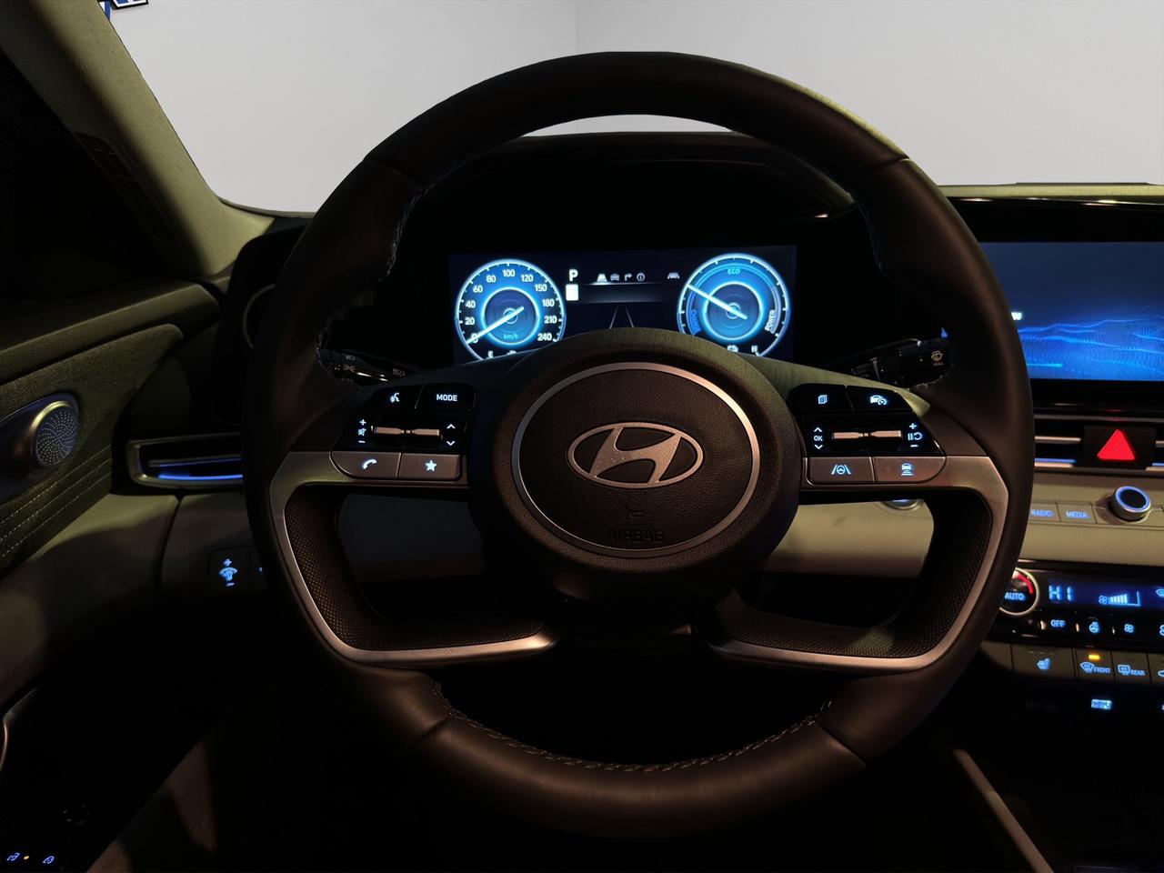 2026 Hyundai Elantra Hybrid Luxury Photo