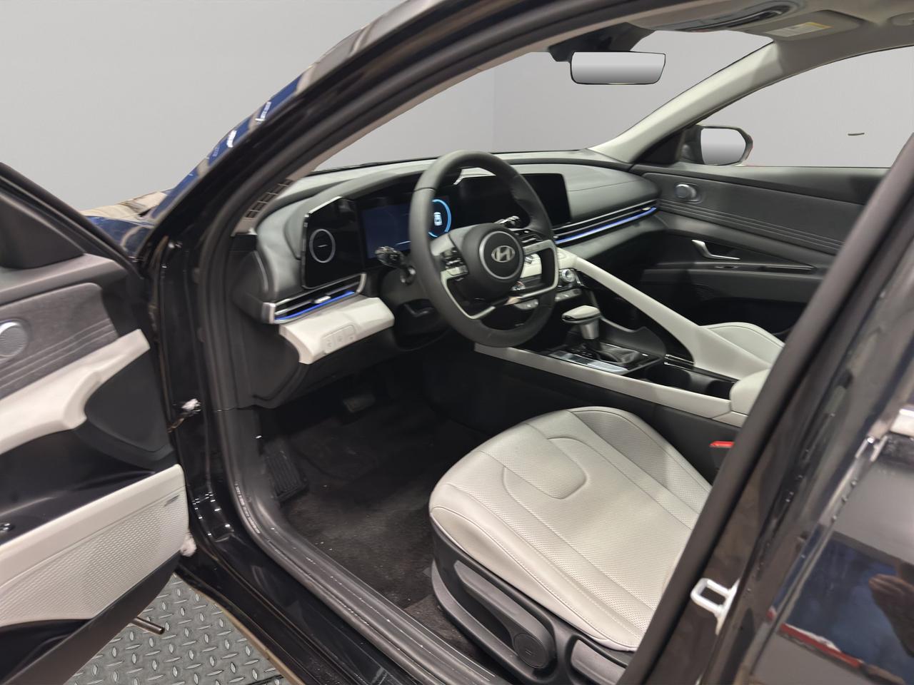 2026 Hyundai Elantra Hybrid Luxury Photo