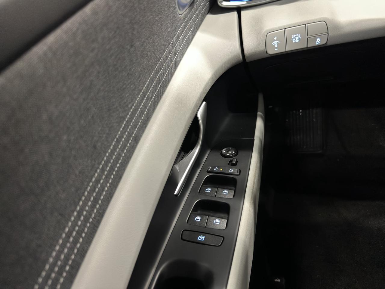 2026 Hyundai Elantra Hybrid Luxury Photo
