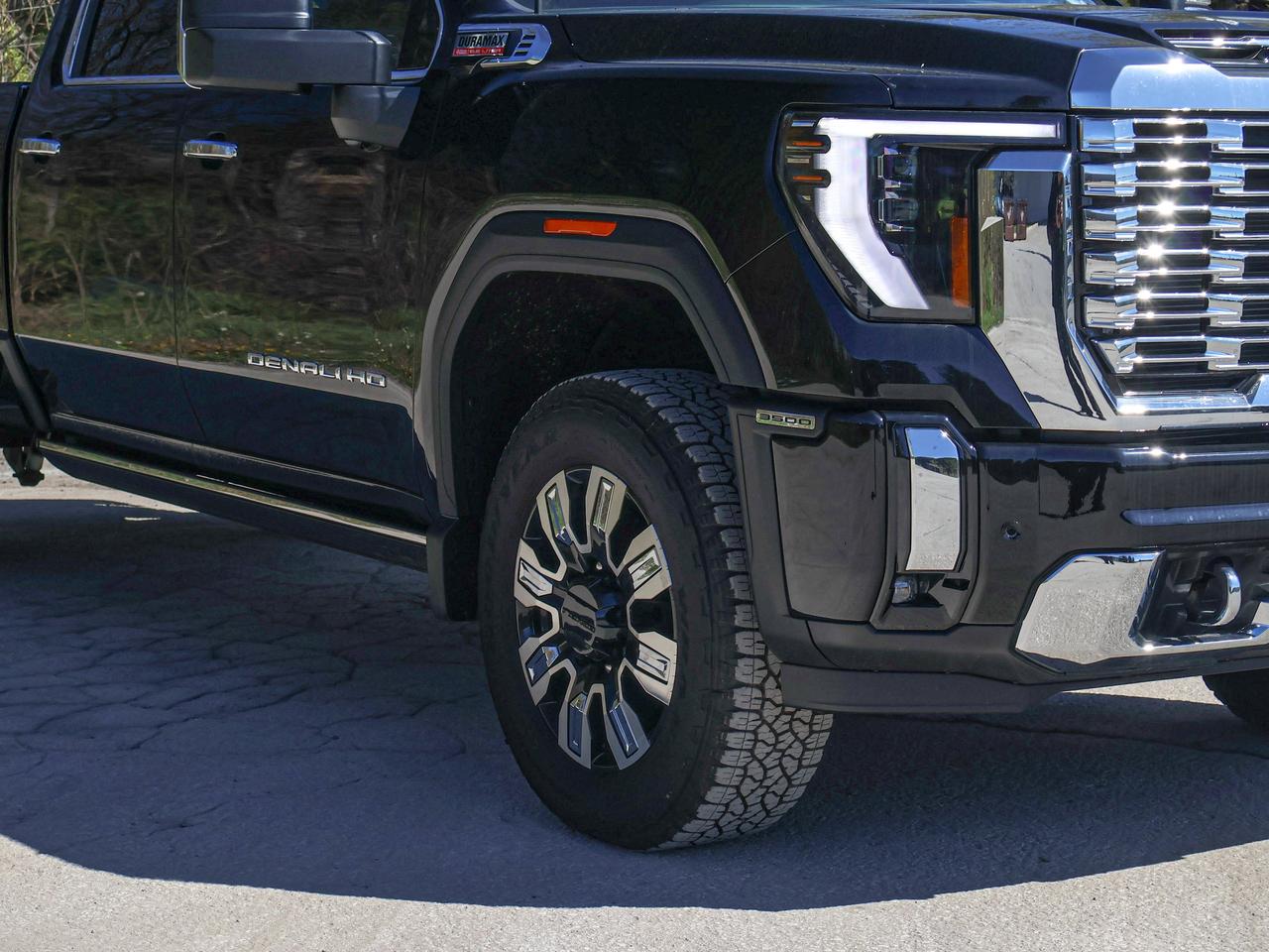 2025 GMC Sierra 3500HD Denali Photo3