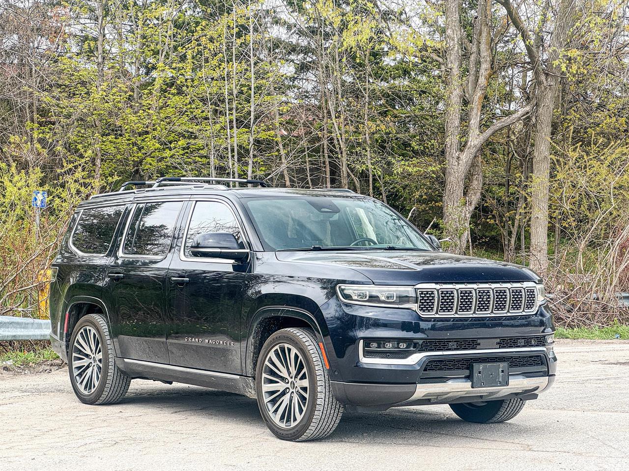 2022 Jeep Grand Wagoneer Series III Photo3
