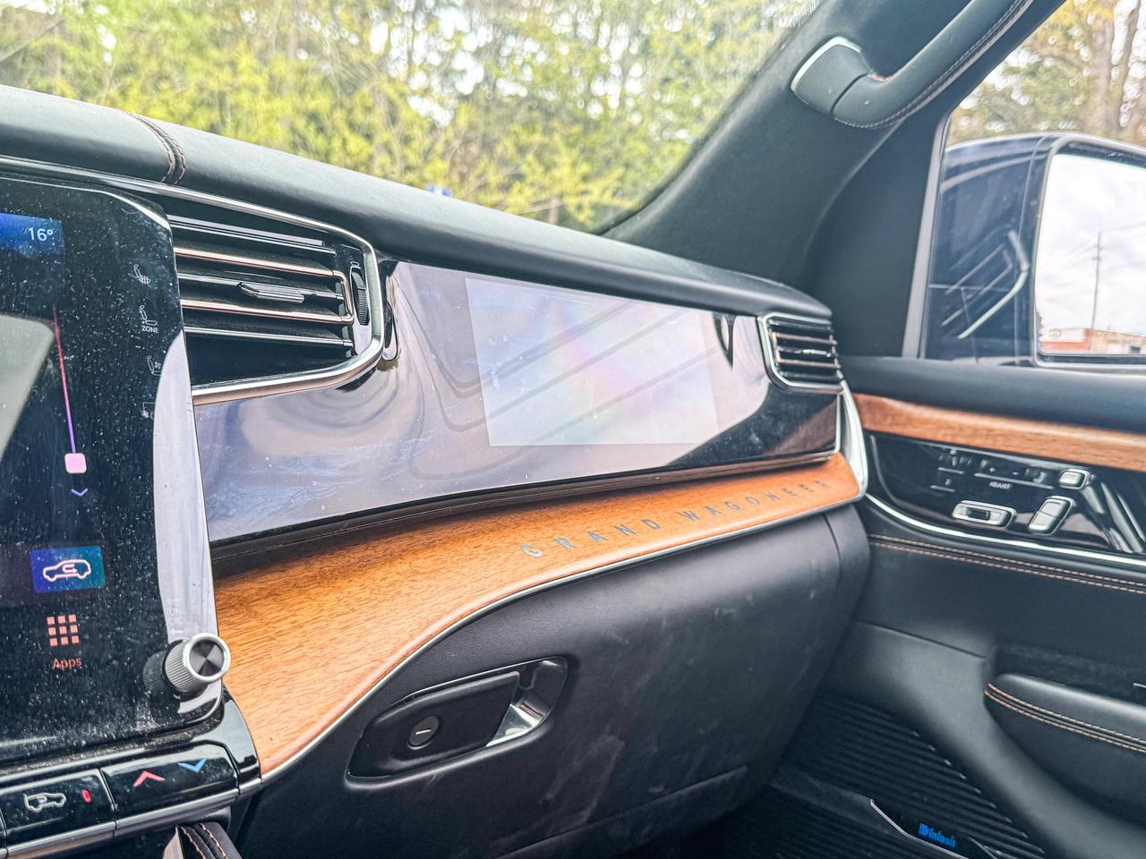 2022 Jeep Grand Wagoneer Series III Photo