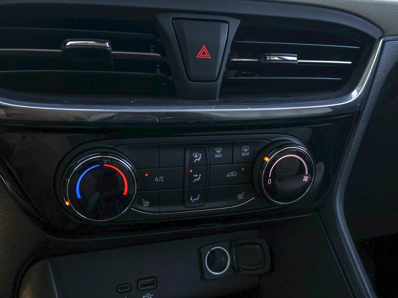 2024 Buick Encore GX Sport Touring Photo