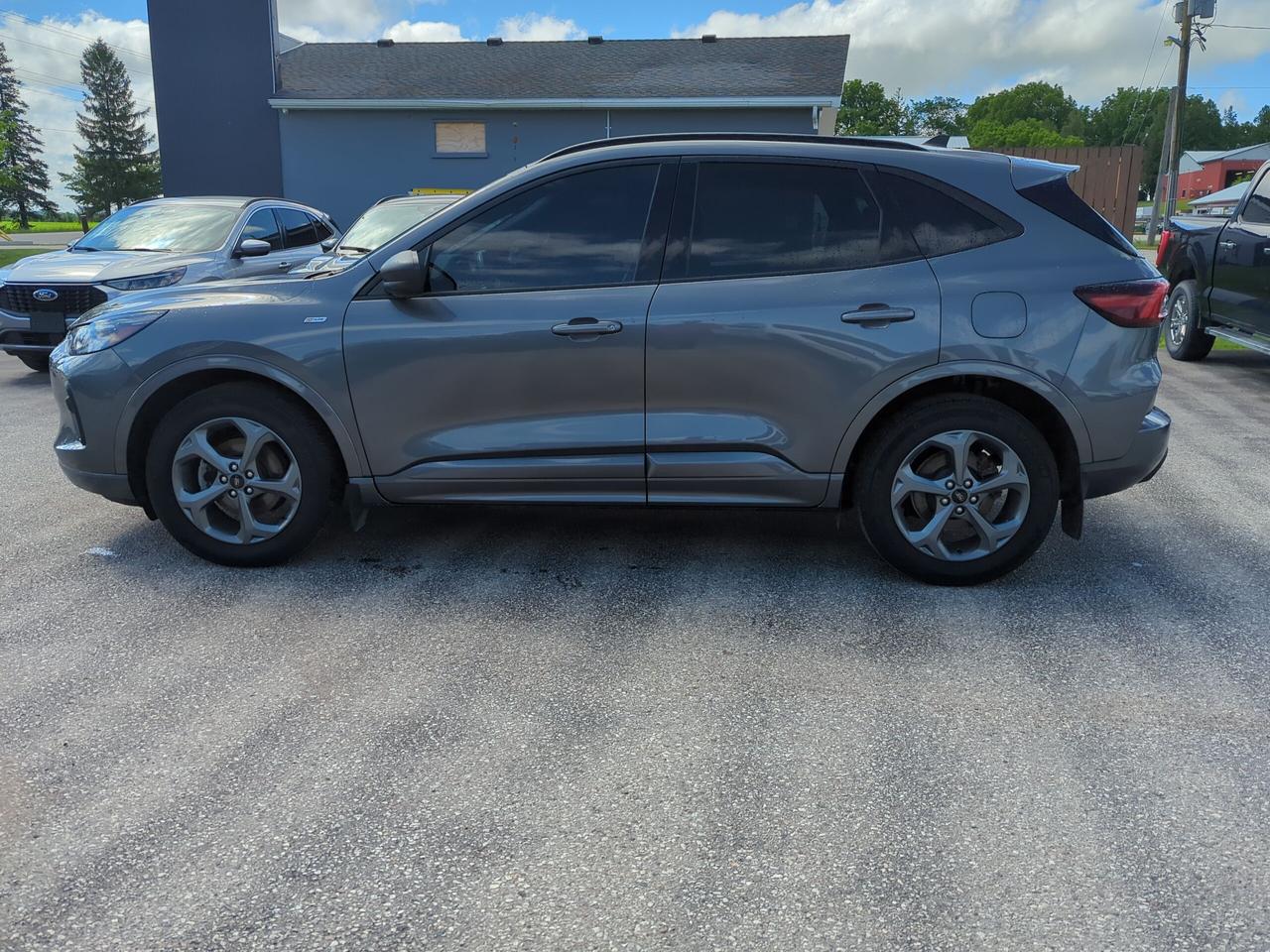 2023 Ford Escape ST-Line AWD Photo2