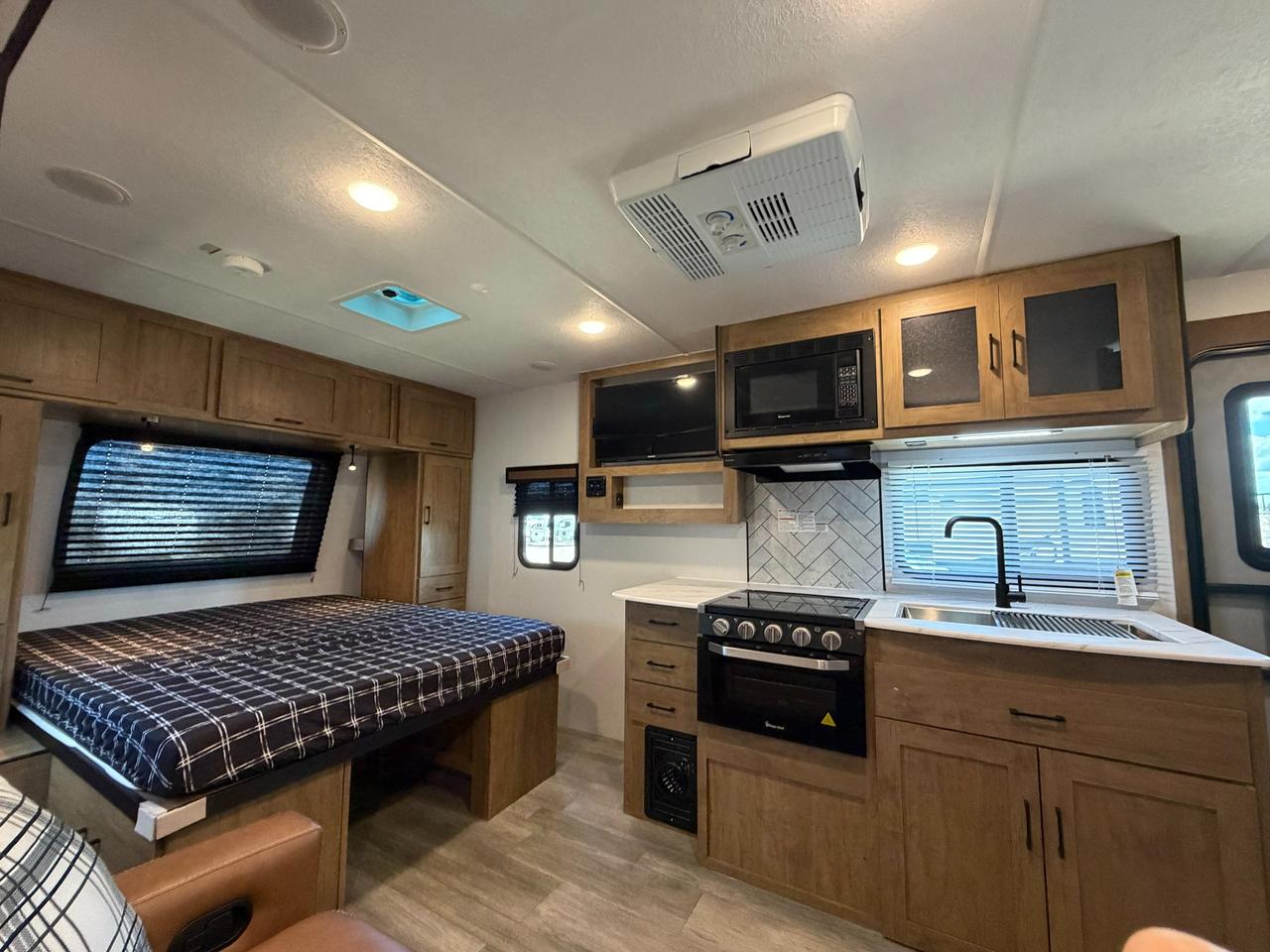 2024 Coachmen RV Freedom Express UltraLite 192RBS 