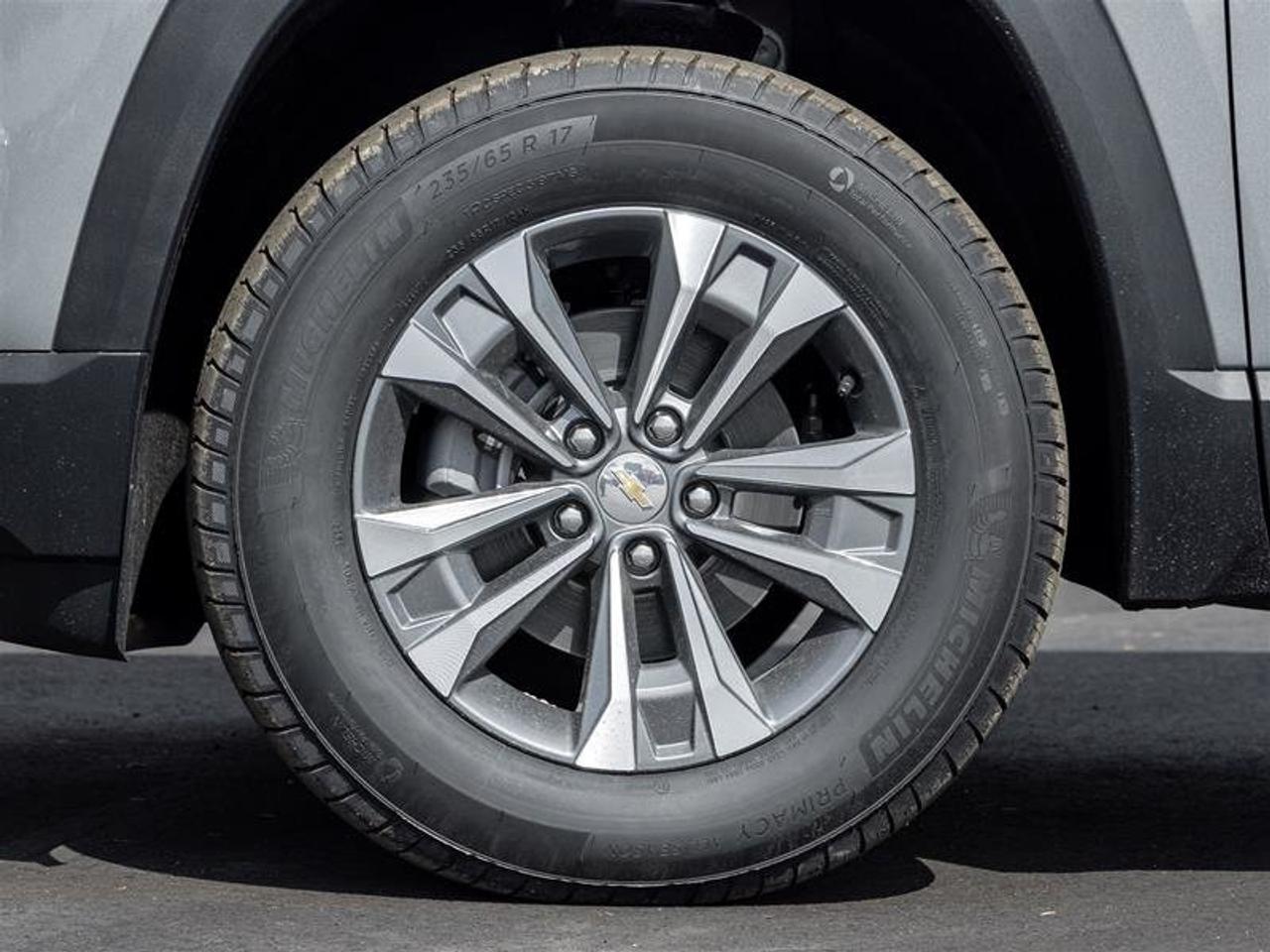 2027 Chevrolet Equinox LT Photo3