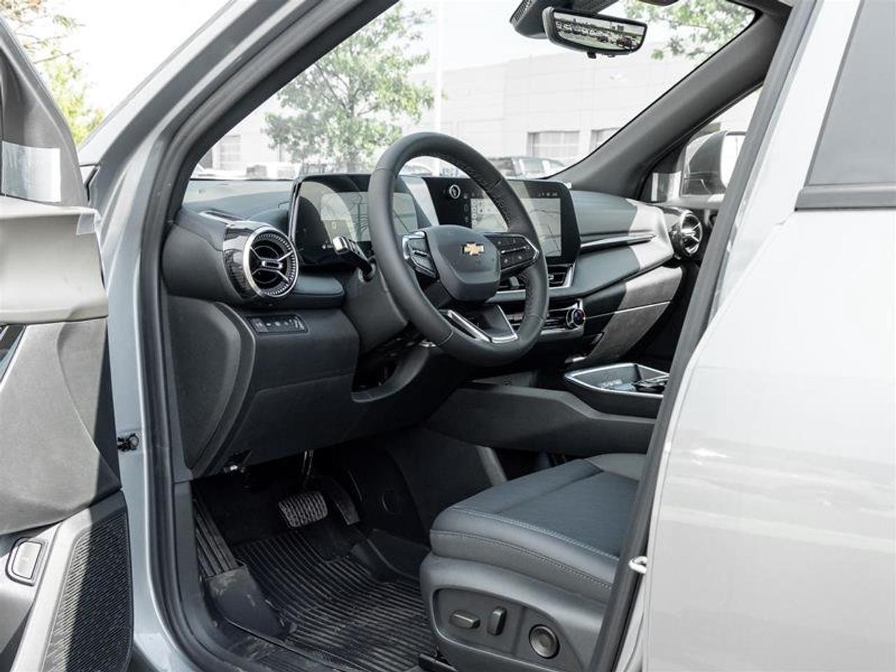2027 Chevrolet Equinox LT Photo