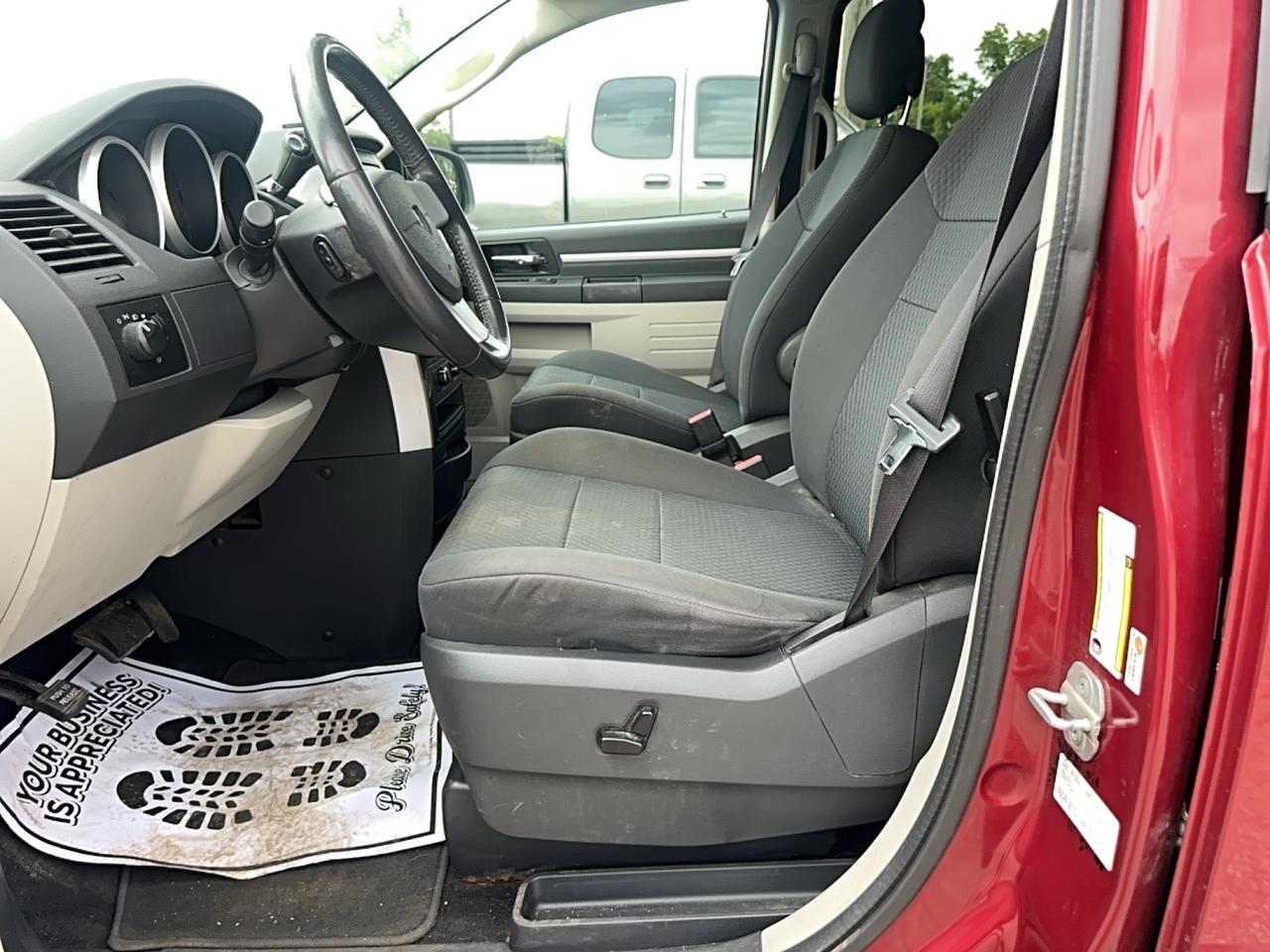 2010 Dodge Grand Caravan SE Photo