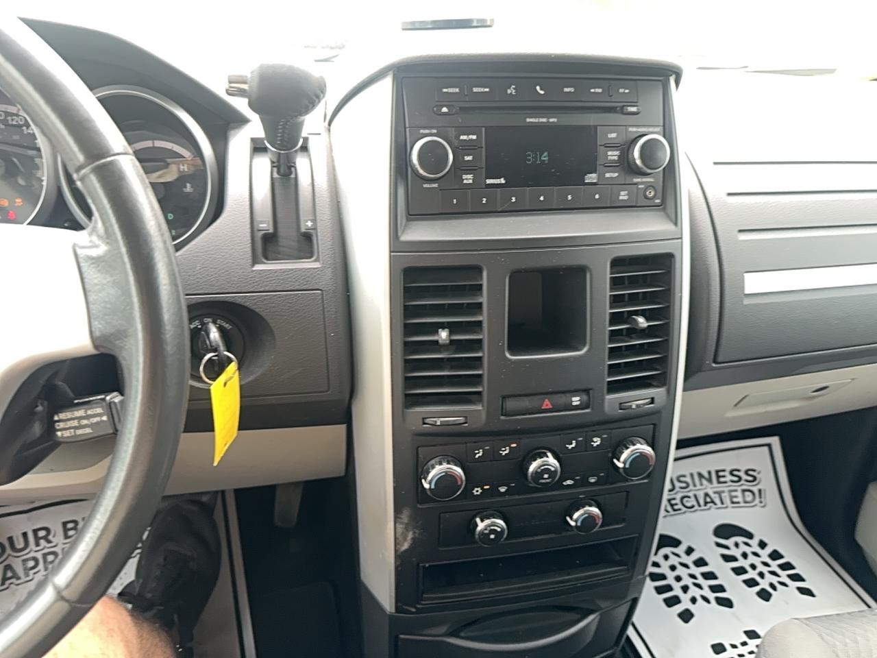 2010 Dodge Grand Caravan SE Photo