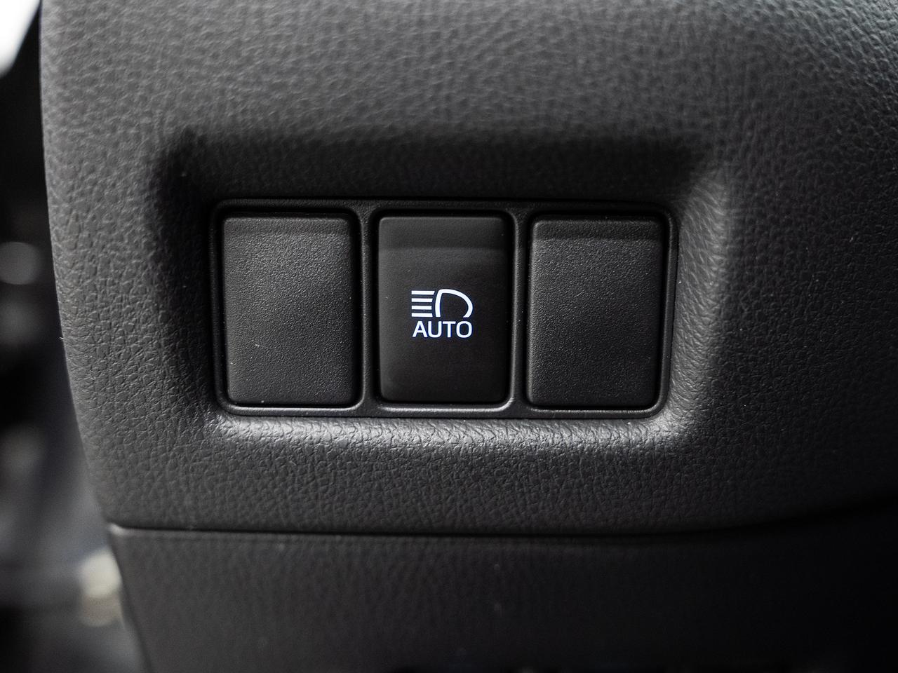 2022 Toyota C-HR XLE PREMIUM | BSM | ACC | Heated Seats | CarPlay