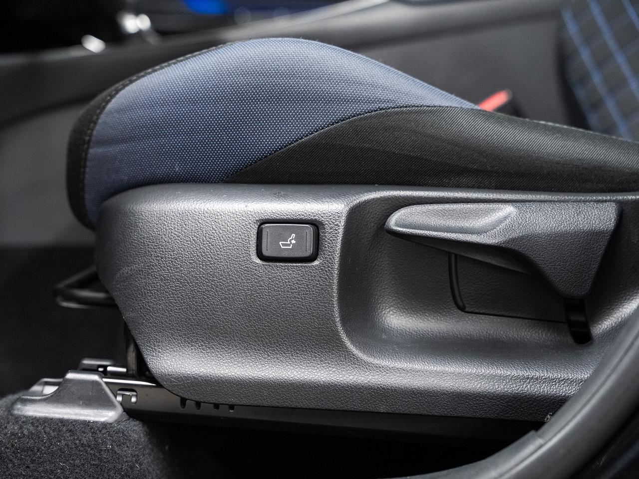2022 Toyota C-HR XLE PREMIUM | BSM | ACC | Heated Seats | CarPlay