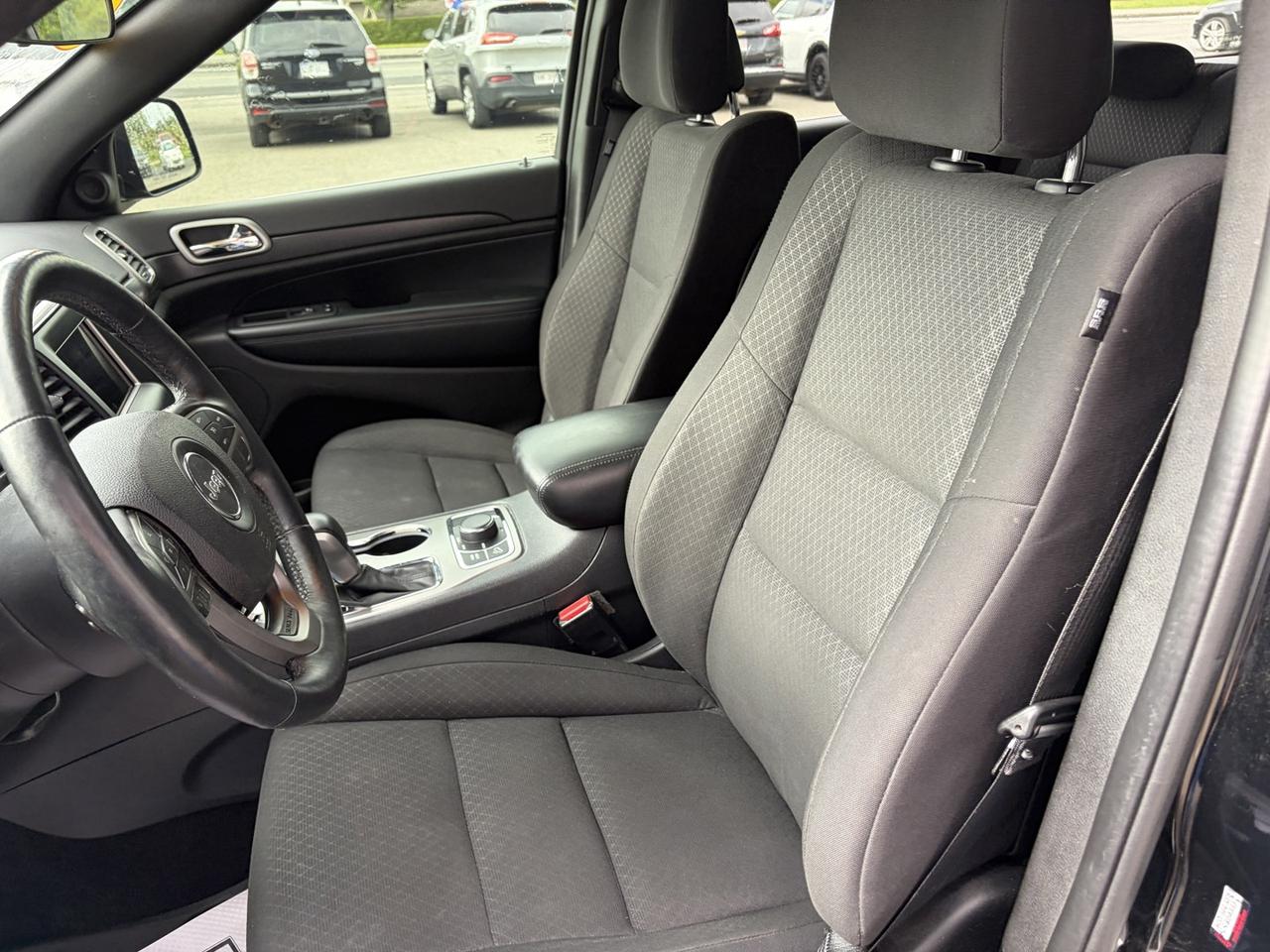 2018 Jeep Grand Cherokee LAREDO 4WD - Photo #5