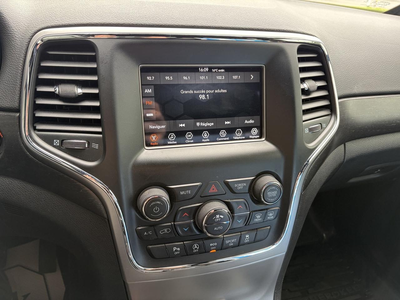 2018 Jeep Grand Cherokee LAREDO 4WD Photo