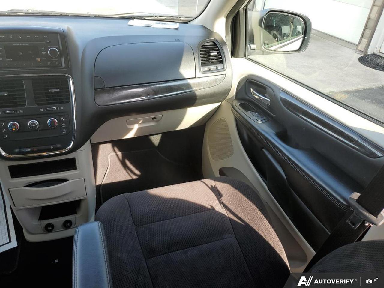 2018 Dodge Grand Caravan SXT-STO-N-GO-BACK UP CAMERA Photo