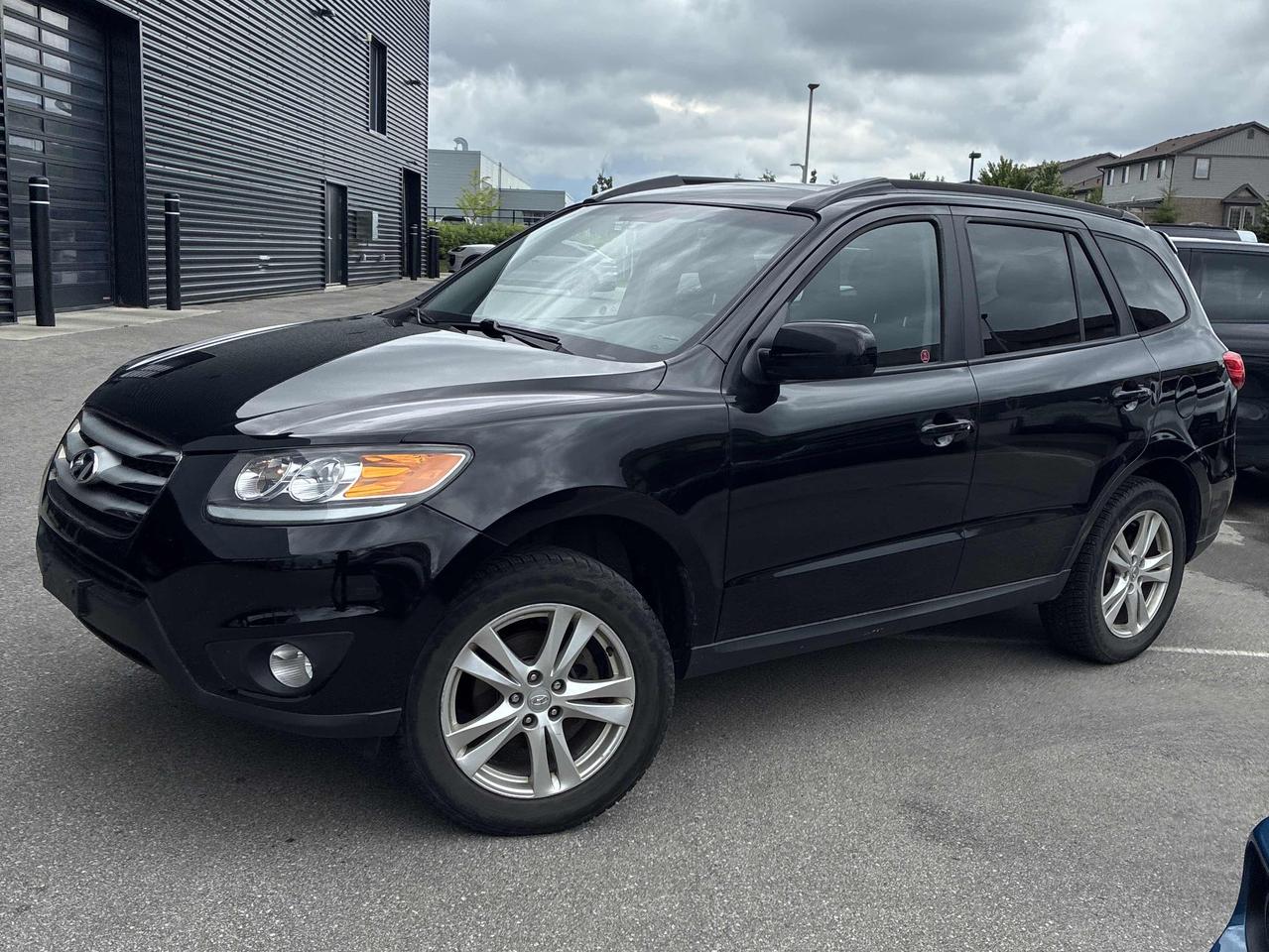 2012 Hyundai Santa Fe GL Sport - AWD, ONLY 107K, SUNROOF, HEATED SEATS! Photo