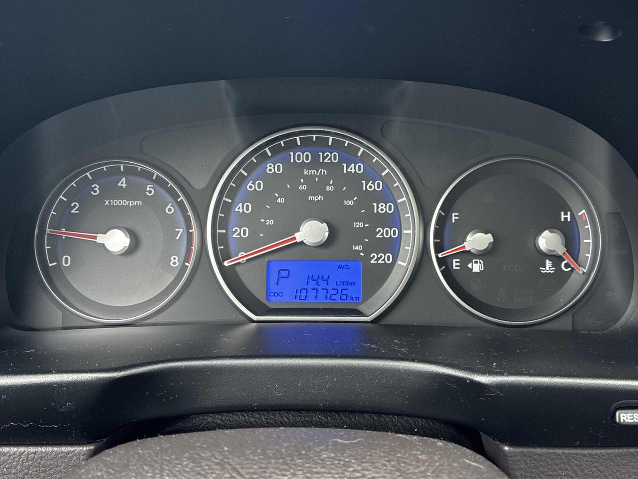 2012 Hyundai Santa Fe GL Sport - AWD, ONLY 107K, SUNROOF, HEATED SEATS! Photo