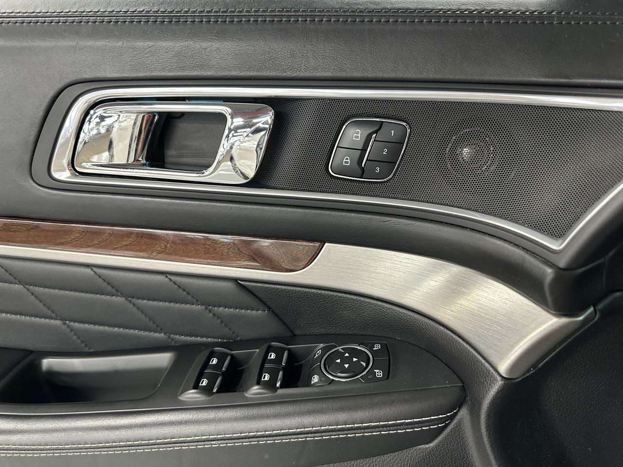2017 Ford Explorer Platinum Photo13