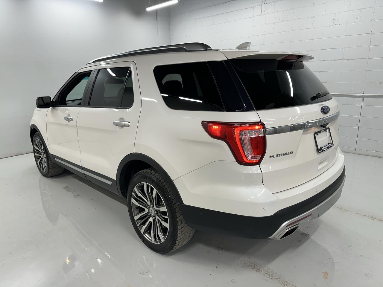 2017 Ford Explorer Platinum Photo4