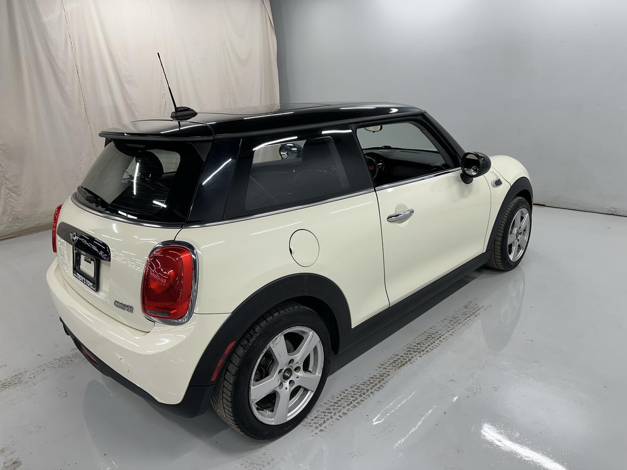 2016 MINI Cooper  Photo32