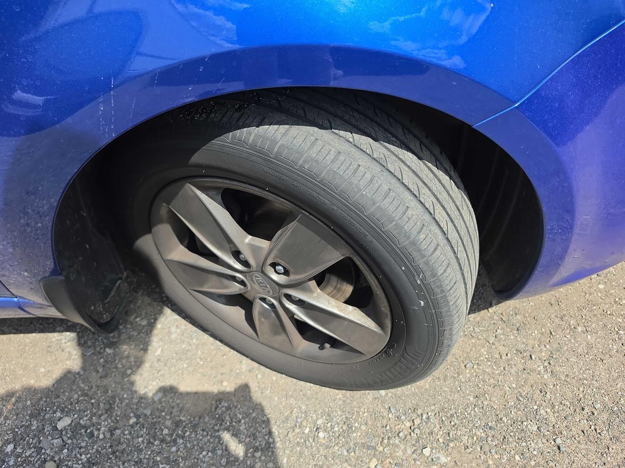 2011 Kia Forte Koup EX - LOW KM, AUTO, HEATED SEATS, A/C, BLUETOOTH! Photo