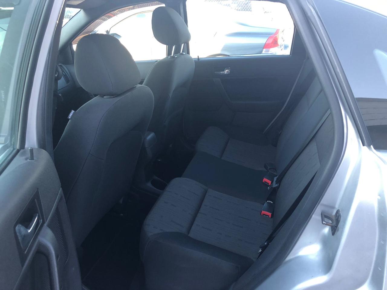 2010 Ford Focus SE CERTIFIED WITH 3 YEARS WARRANTY INCLUDED Photo