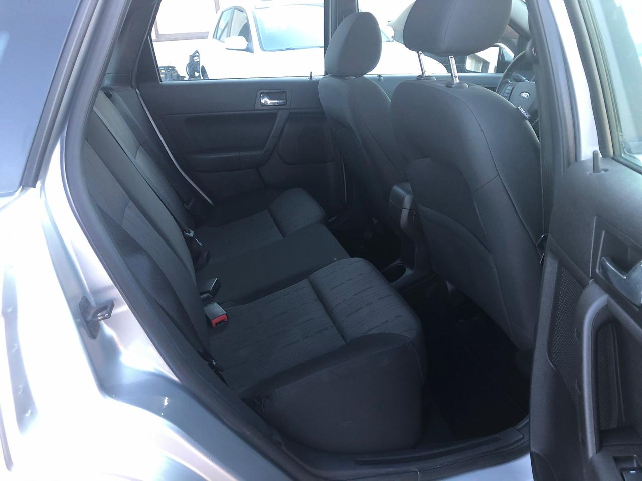 2010 Ford Focus SE CERTIFIED WITH 3 YEARS WARRANTY INCLUDED Photo