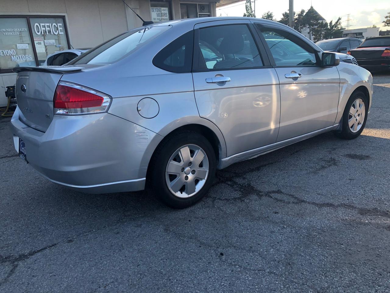 2010 Ford Focus SE CERTIFIED WITH 3 YEARS WARRANTY INCLUDED Photo