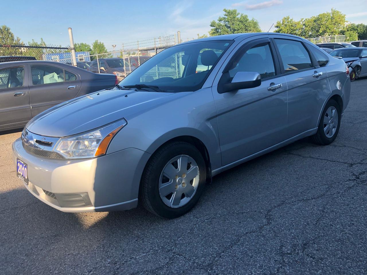 2010 Ford Focus SE CERTIFIED WITH 3 YEARS WARRANTY INCLUDED Photo