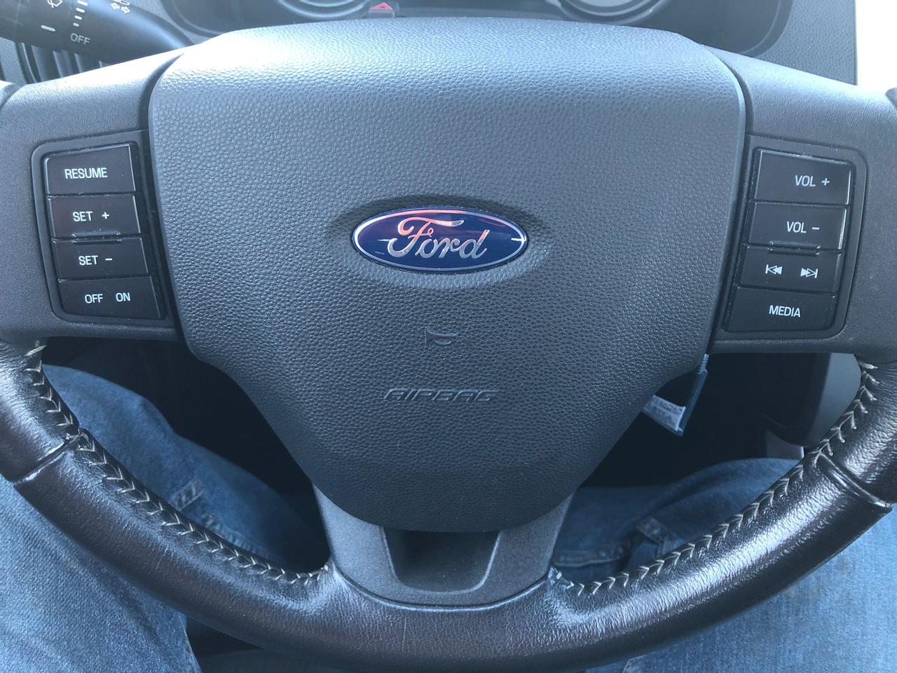2010 Ford Focus SE CERTIFIED WITH 3 YEARS WARRANTY INCLUDED Photo