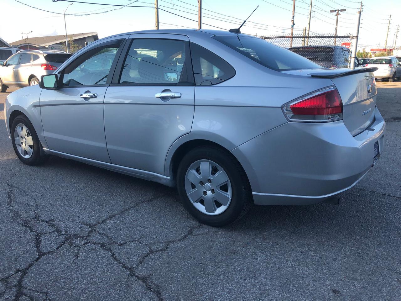 2010 Ford Focus SE CERTIFIED WITH 3 YEARS WARRANTY INCLUDED Photo