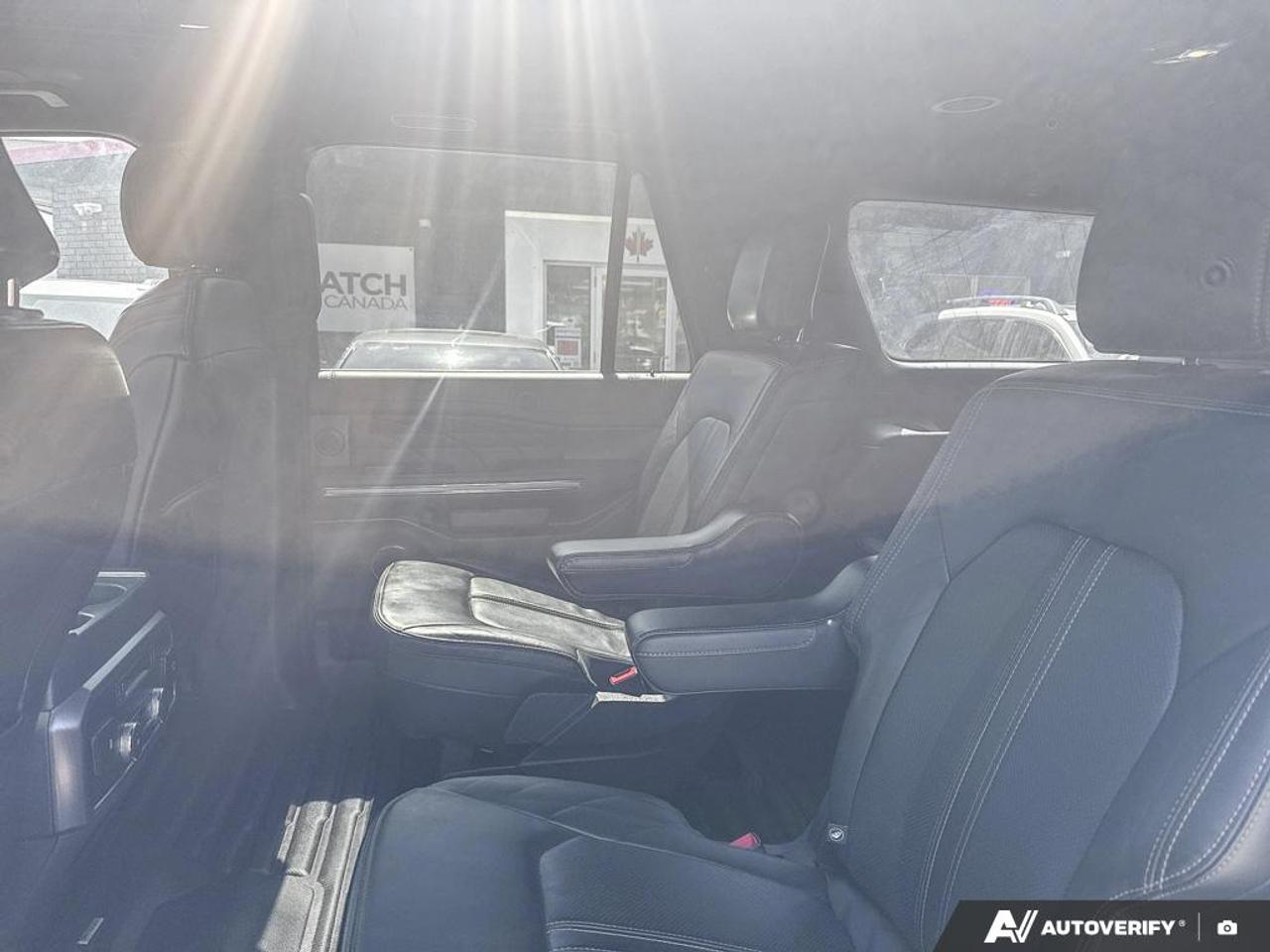 2024 Ford Expedition PLATINUM MAX / PANO ROOF/ LEATHER / NAV / 360 CAM Photo