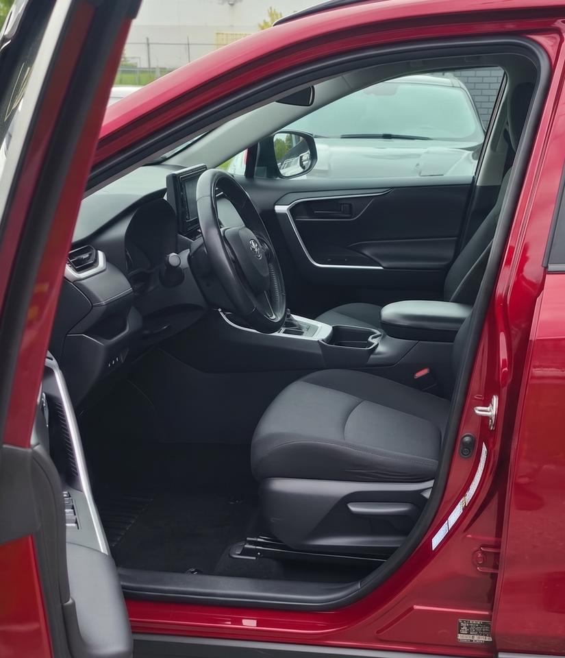2020 Toyota RAV4 LE / AWD / BLINDSPOT / HTD SEATS / BLUETOOTH Photo