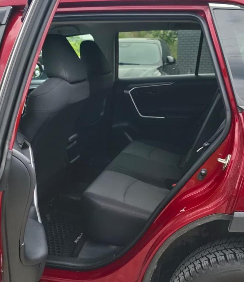 2020 Toyota RAV4 LE / AWD / BLINDSPOT / HTD SEATS / BLUETOOTH Photo