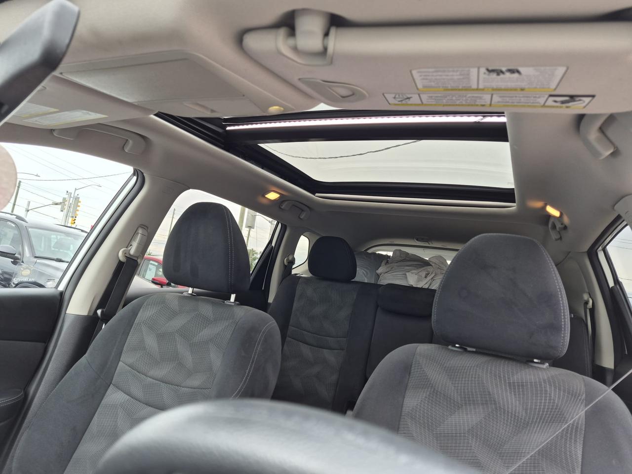2015 Nissan Rogue SV/AWD B-CAMERA PANORAMIC ROOF NO ACCIDENT Photo