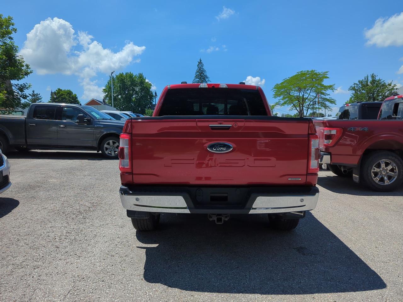 2022 Ford F-150 Lariat 4WD SuperCrew 5.5' Box Photo4