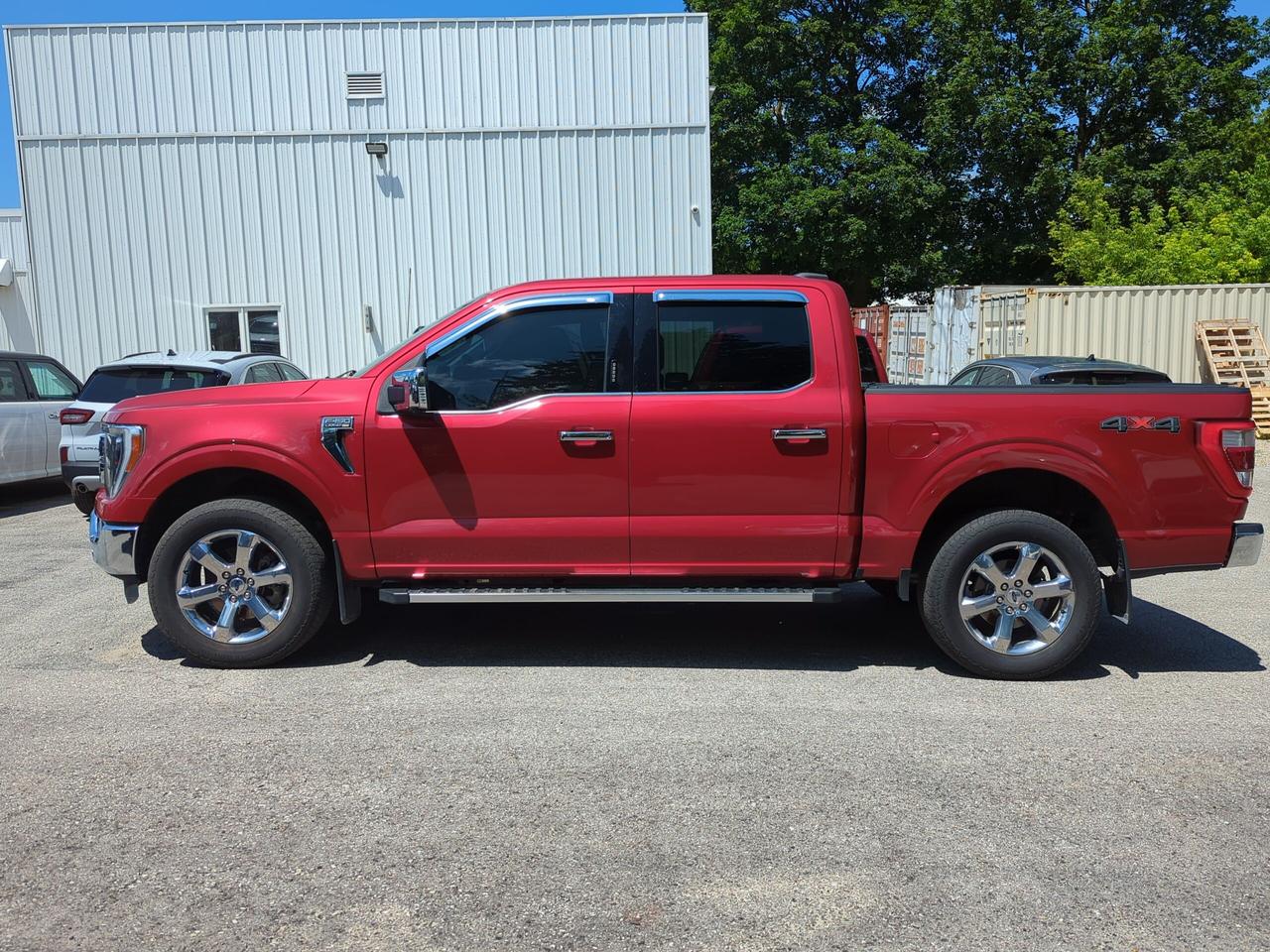 2022 Ford F-150 Lariat 4WD SuperCrew 5.5' Box Photo2
