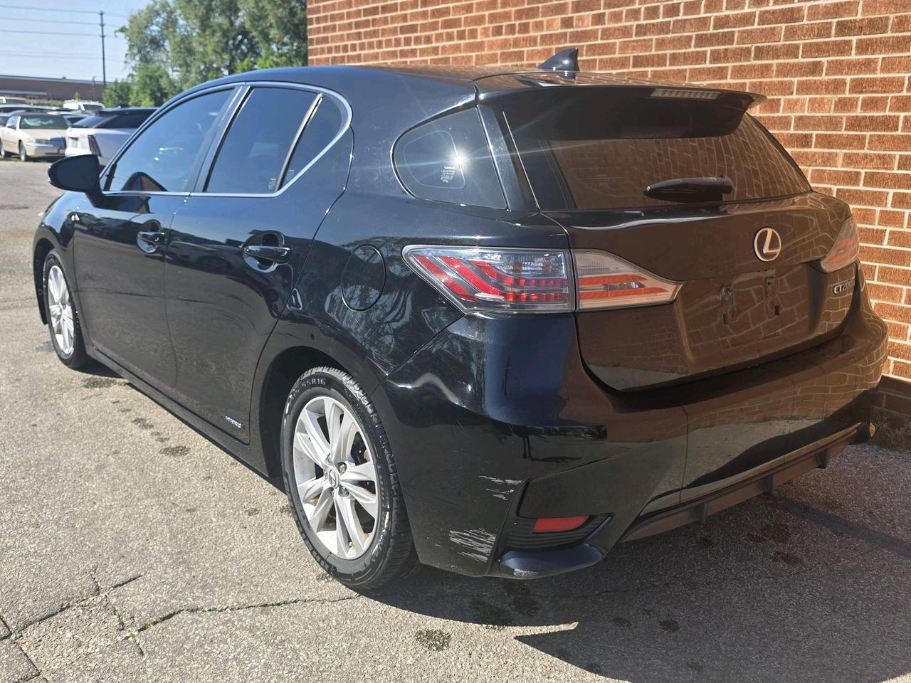 2015 Lexus CT 200h FWD 4dr Hybrid Photo3