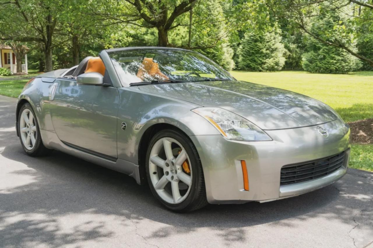 Used 2005 Nissan 350Z GRAND TOURING **6 SPD MANUAL ROADSTER** for sale in Toronto, ON