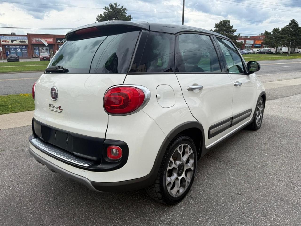 2014 Fiat 500 L TREKKING /LOW MILEAGE /NAVI /CLEAN CARFAX - Photo #5
