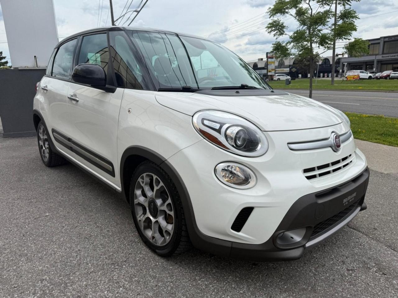 2014 Fiat 500 L TREKKING /LOW MILEAGE /NAVI /CLEAN CARFAX Photo