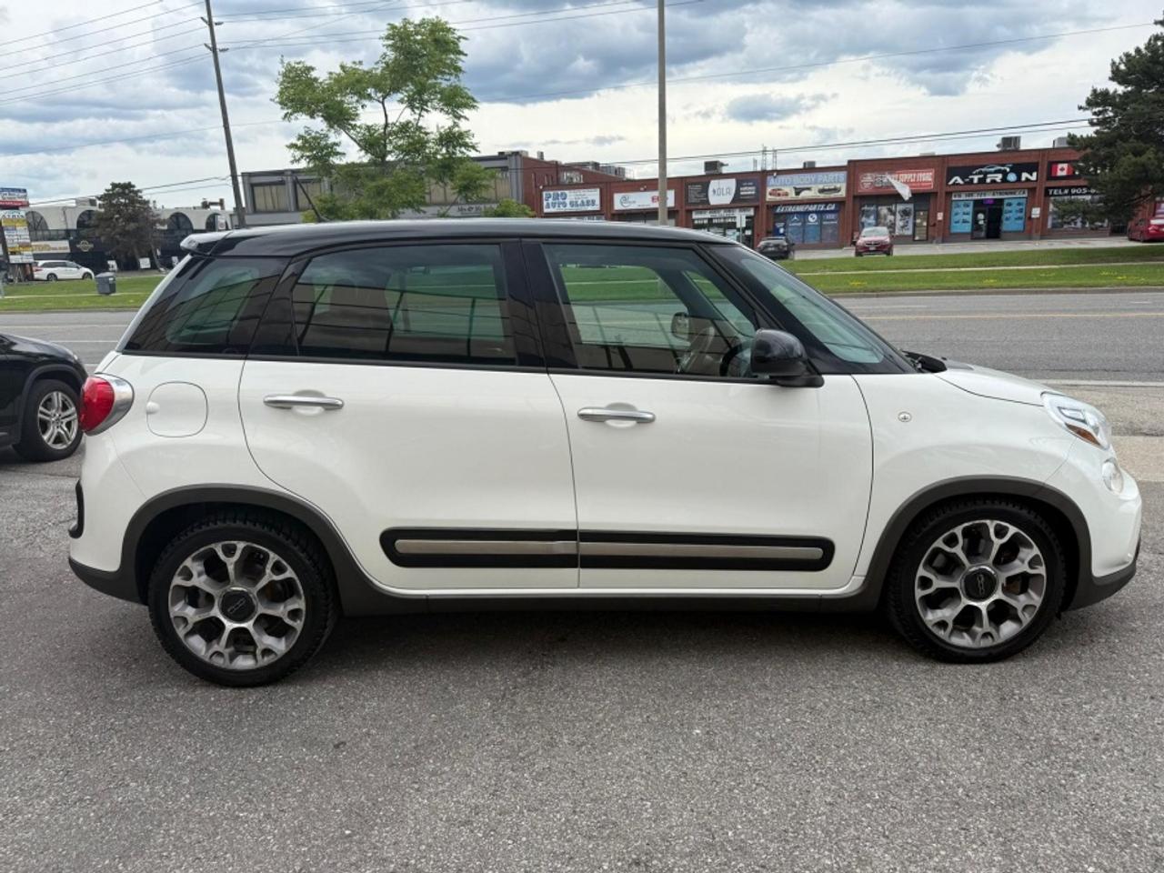2014 Fiat 500 L TREKKING /LOW MILEAGE /NAVI /CLEAN CARFAX Photo